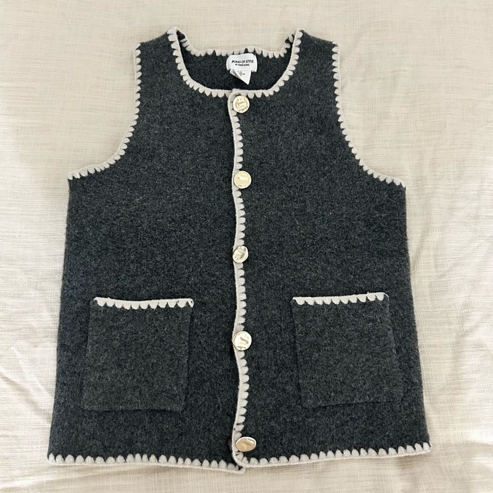 Gray Sleeveless Button-Up Vest